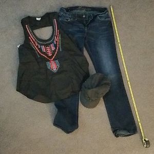 Womens bundle. I pr jeans, 1 top and 1 hat